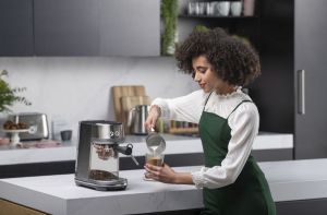 Еспресо машина SAGE SES450 the Bambino