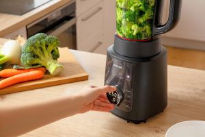 Многофункционален блендер и уред за приготвяне на супа SENCOR SBU 0510BK