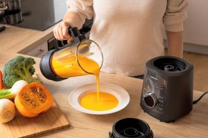 Многофункционален блендер и уред за приготвяне на супа SENCOR SBU 0510BK