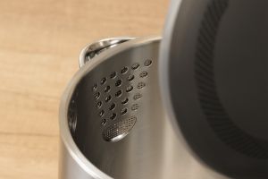 Двойностенна електрическа кана Sencor SWK 0850GY с регулиране на температура и U-образно дъно  