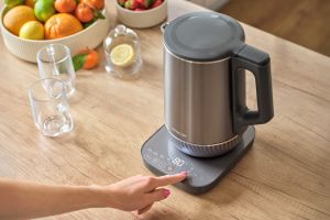 Двойностенна електрическа кана Sencor SWK 0850GY с регулиране на температура и U-образно дъно  